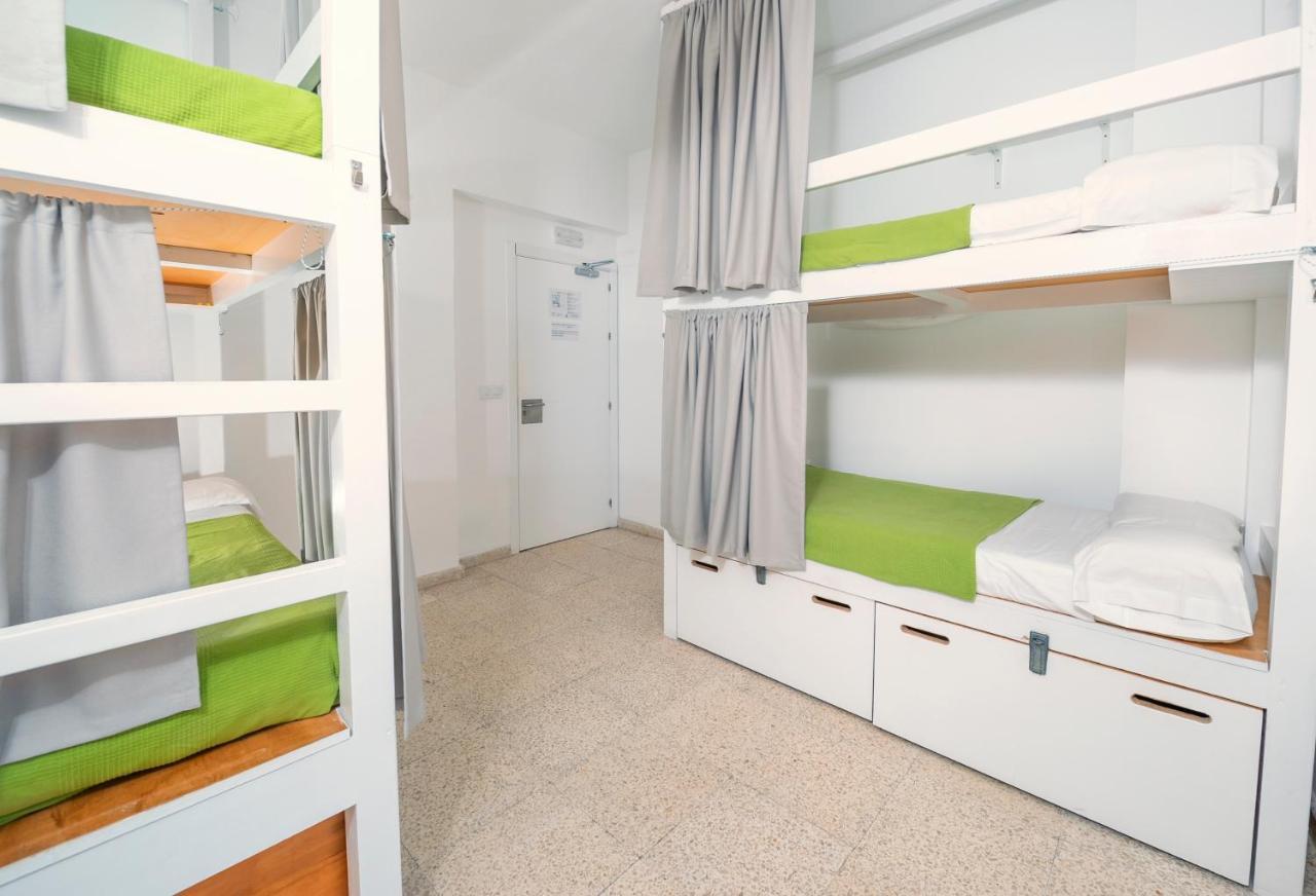 Bed 4-Bed Mixed Dormitory Room